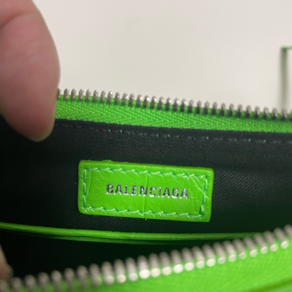 BALENCIAGA
Le Cagole Mini studded croc-effect leather shoulder bag - Picture 5 of 10